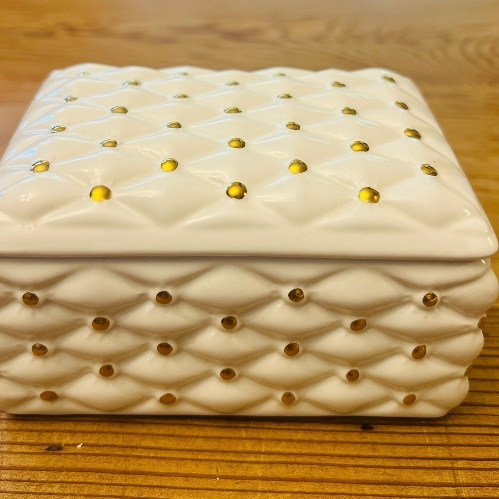 Vintage Trinket Box Irene Quilted
Texture Gilded Pottery